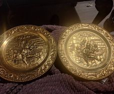 Vintage Embossed Brass Wall Hanging Plates Pair Tavern Pub Scene