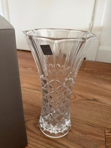 Crystal glass vase