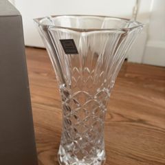 Crystal glass vase