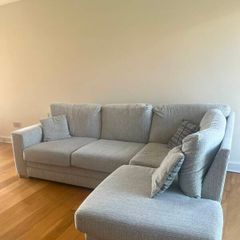 L-shaped sofa - great condition