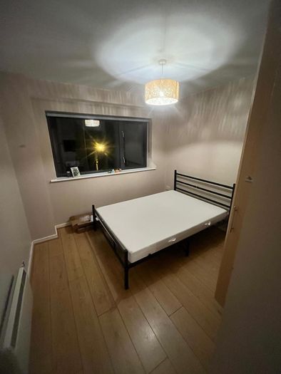 Double Bed Frame (No mattress)