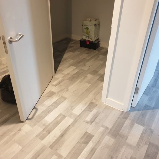 Laminate flooring service