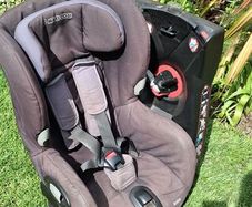 Maxi Cosi Axiss swivel car seat 9- 18kgs