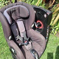 Maxi Cosi Axiss swivel car seat 9- 18kgs