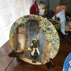 WEDGWOOD porcelain plate