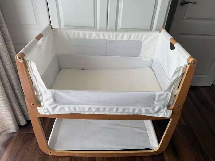 Snuz Pod 4 with mattress, protector, fitted sheets and more