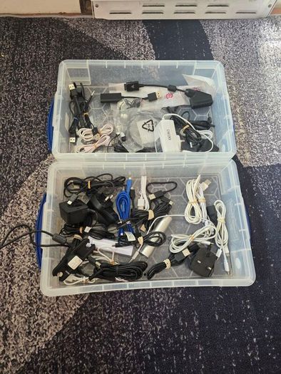 Cables, chargers...all 10e