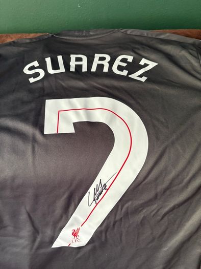 Luis Suarez signed Liverpool away jersey