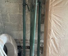 4no heavy duty Acrow props