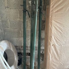 4no heavy duty Acrow props