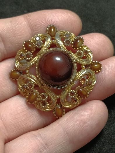 SPHINX Vintage Large Rhombus Openwork Brooch Gold plated with Agate Glass Cabochons Signed Numbered