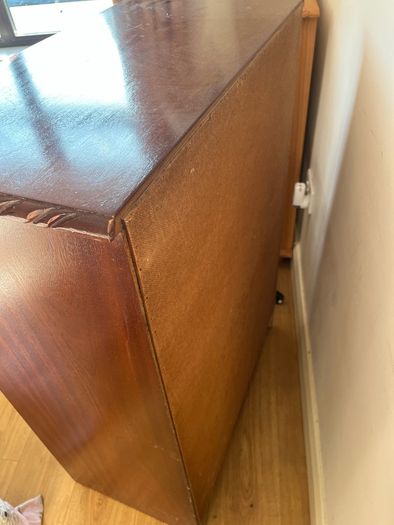 chest of drawers
