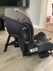 Axkid Move Rear facing car seat