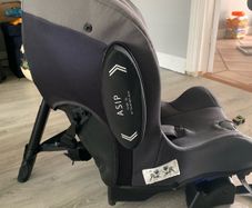 Axkid Move Rear facing car seat