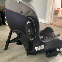 Axkid Move Rear facing car seat