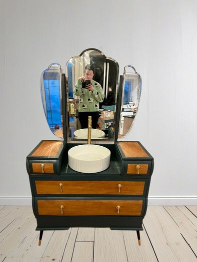 A Striking, Bespoke Bathroom Vanity