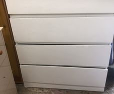 white chest of drawers.     81 cm long.   100cm high.    48 cm depth