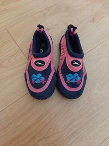 Kids beach/ aqua shoes size 8 junior