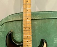 Fender Performer Series Highway Strat with case