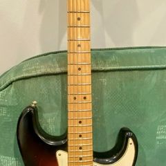 Fender Performer Series Highway Strat with case