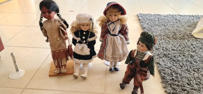 Vintage House of Lloyd Dolls (4pcs)