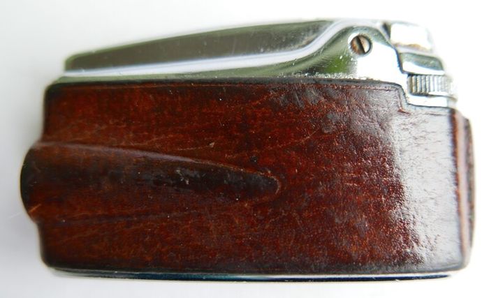 Vintage Ronson Varaflame Leather mid-60s