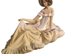 Lladro Nao Figurine