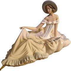 Lladro Nao Figurine