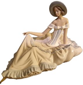 Lladro Nao Figurine
