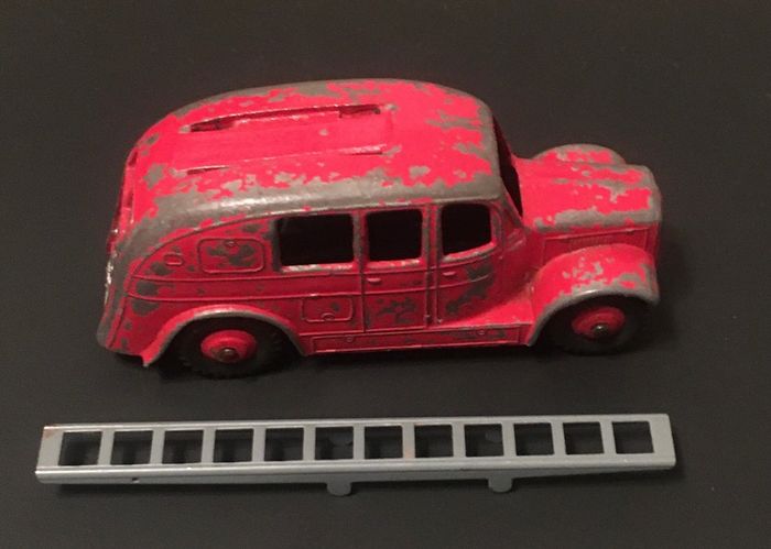 Dinky Toys 1/43 Streamlined Fire Engine