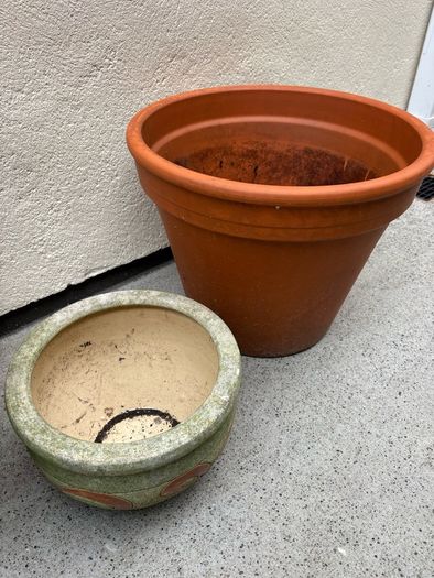 x3 Large Terracotta pots x2 Small ceramics pots