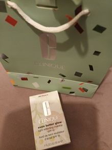 clinique Even better glow light reflecting make up