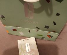 clinique Even better glow light reflecting make up