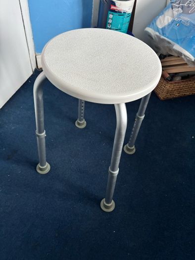 adjustable shower stool