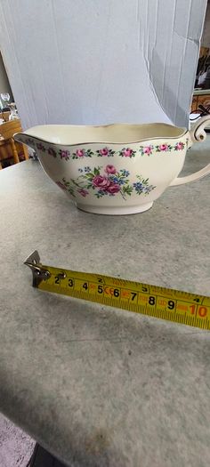 3 ITMEMS OF POTTERY-  1- Angel White Resin Holy Water Font - 6 Inchs 22.00 EURO. 2- Vintage Cotfer 5 inchs Swiss Alps Lucerne Beer Stein 35.00 euro. 3- Vintage Wedgwood-Harmony Rose- Sauce Boat 18.00 euro.