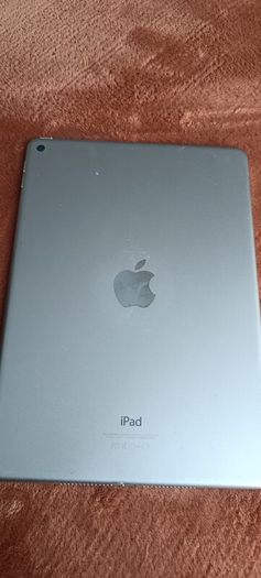Two iPads Air 2 64GB