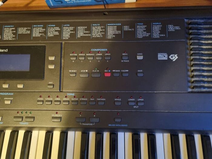 Roland E-500 keyboard