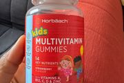 Kids multivitamin gummies