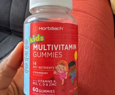 Kids multivitamin gummies