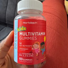 Kids multivitamin gummies