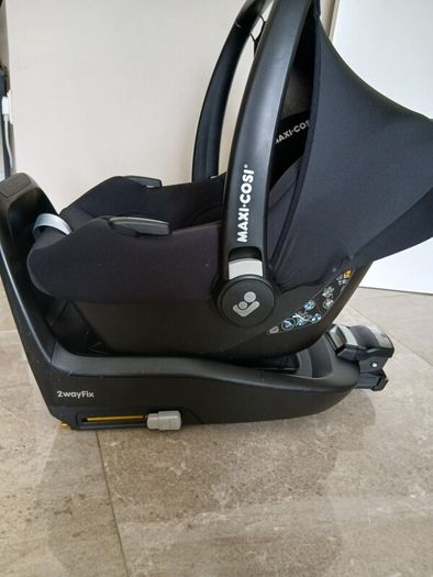 maxi cosi carseat and isofix base