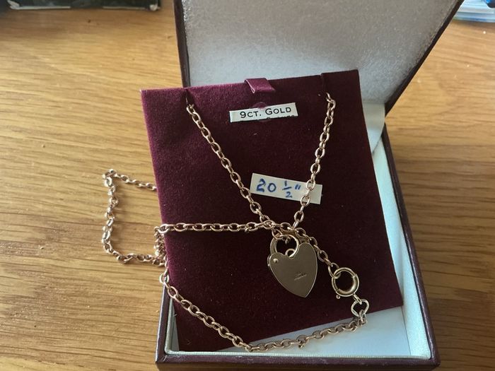 9ct SOLID Gold Padlock Pendant And 9ct Lovely ROSE GOLD  Chain. ( Bargain At This Price.)