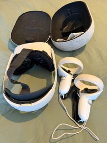 Meta Quest 2 128GB VR Headset + Elite Strap  Carrying Case & Accessories