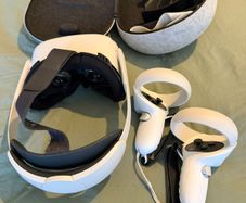 Meta Quest 2 128GB VR Headset + Elite Strap  Carrying Case & Accessories