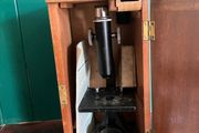 Microscope