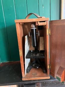 Microscope