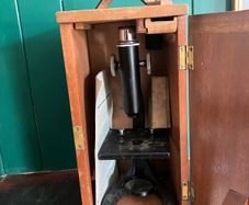 Microscope