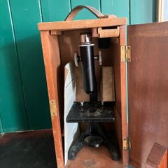 Microscope