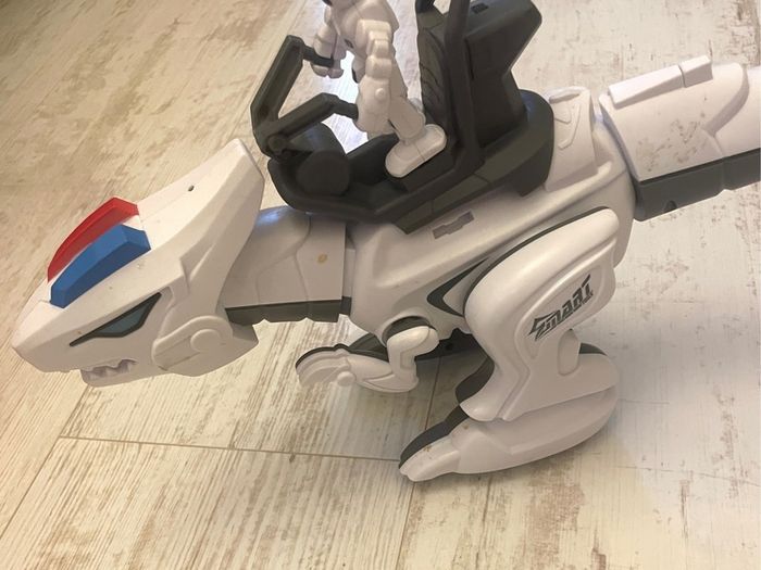 Dancing Robot Dino