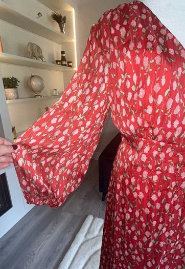Beautiful Brand-New Ladies Red Rose Dress from Carraig Donn